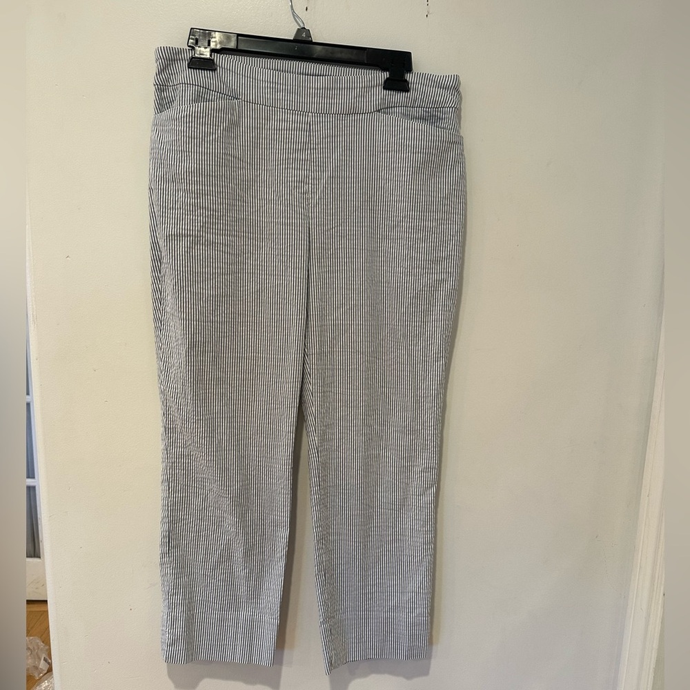 Hilary Radley Black and White Ankle Cropped Pants